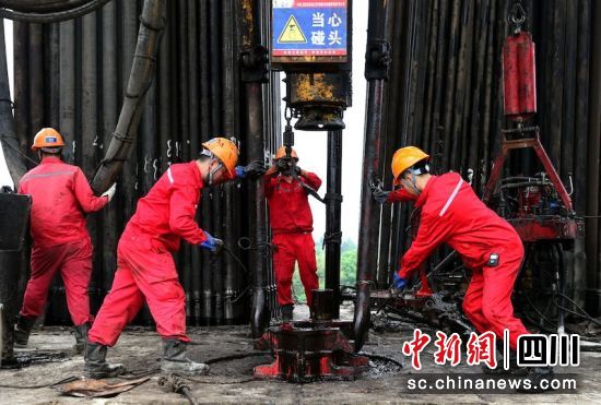 中国石化获得发明专利授权：“油气管道穿跨越段的失效等级获取方法及装置”