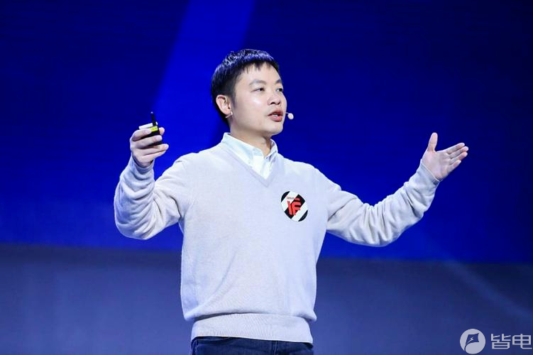 何小鹏兑现打骨折卖车承诺！亲自将小鹏X9交付给李斌，曾表示个人添一半打五折
