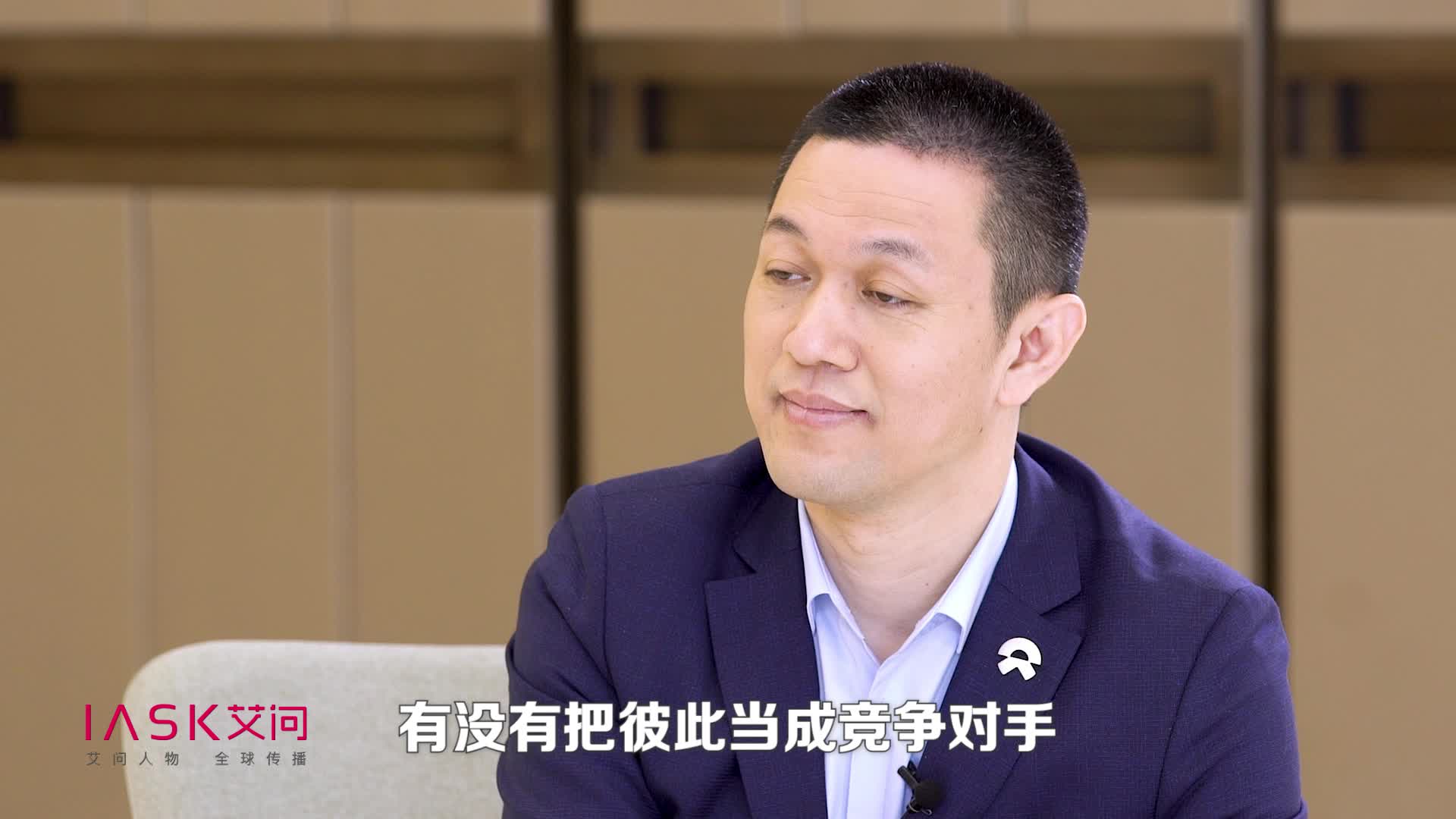 何小鹏兑现打骨折卖车承诺！亲自将小鹏X9交付给李斌，曾表示个人添一半打五折