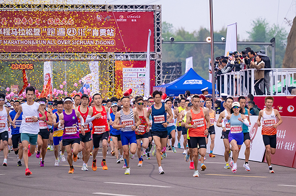 2万名跑者竞逐2024深圳马拉松 完赛率97.41%