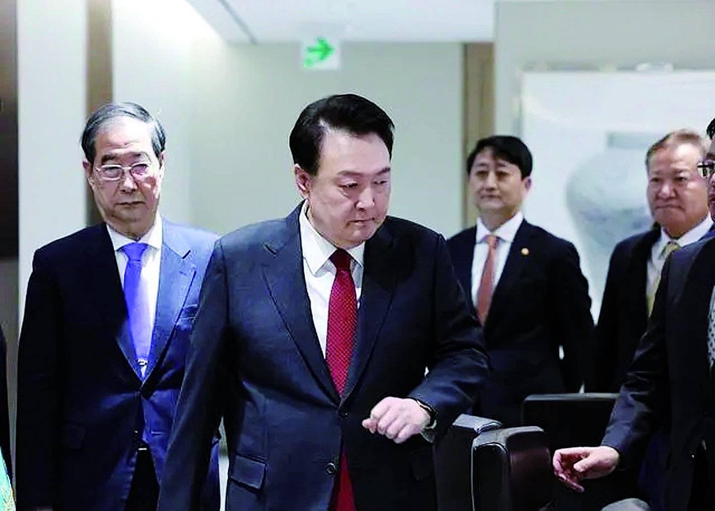 刚刚，总统权限已停止，尹锡悦发声：绝不放弃！代总统指示军方加强警戒，韩国旅游业遭冲击：大量酒店和旅行社遭退订