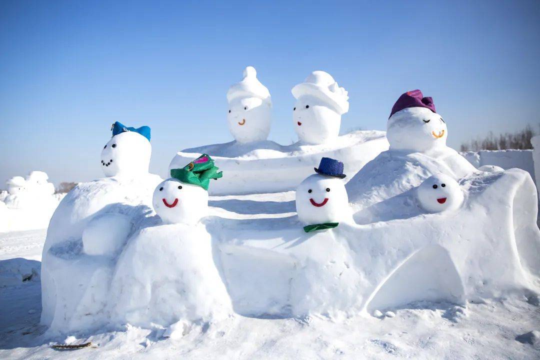 哈尔滨再成顶流：冰雪大世界门票最高被炒至7000，糖葫芦摊100万起拍