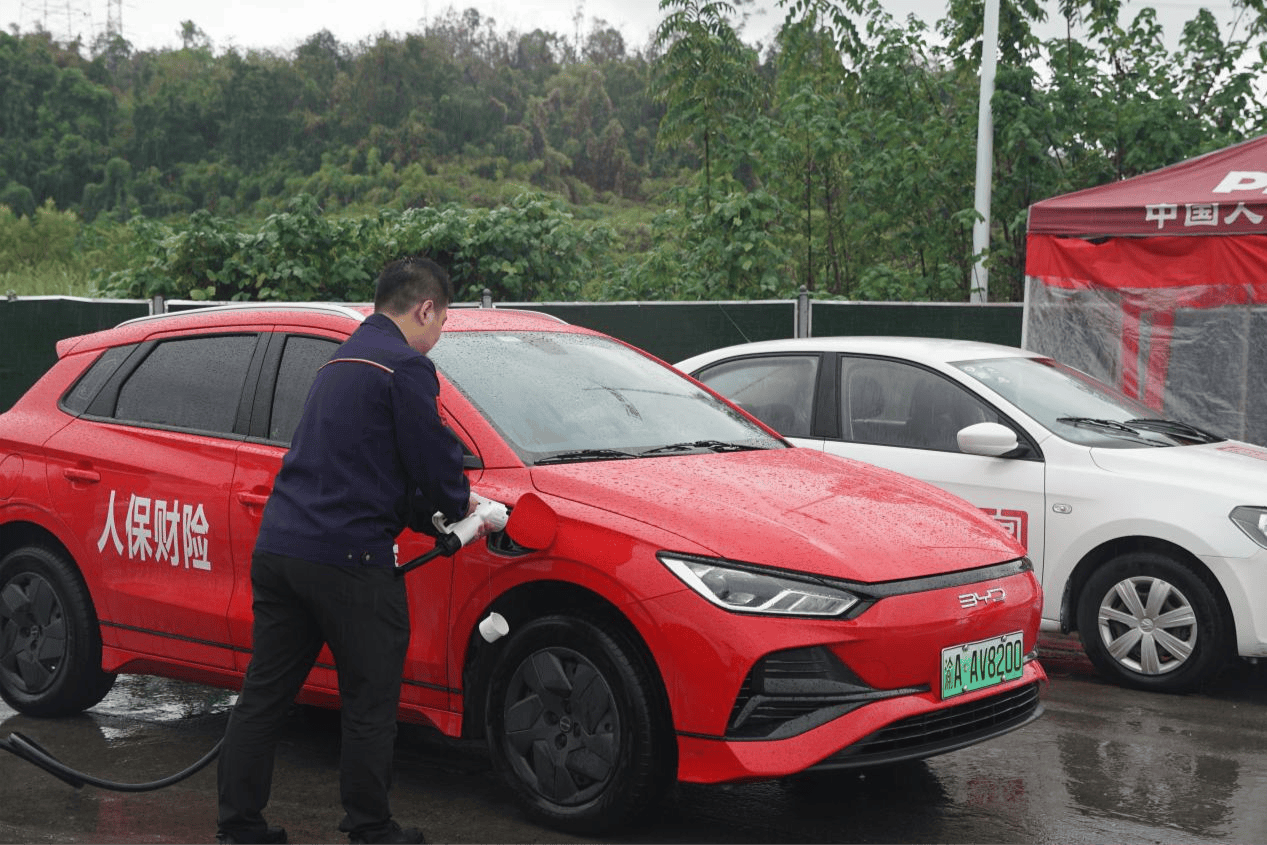人保车险   品牌优势——快速了解燃油汽车车险,人保伴您前行_Z世代消费密码：2025年新茶饮市场十大爆品逻辑与品牌生存法则