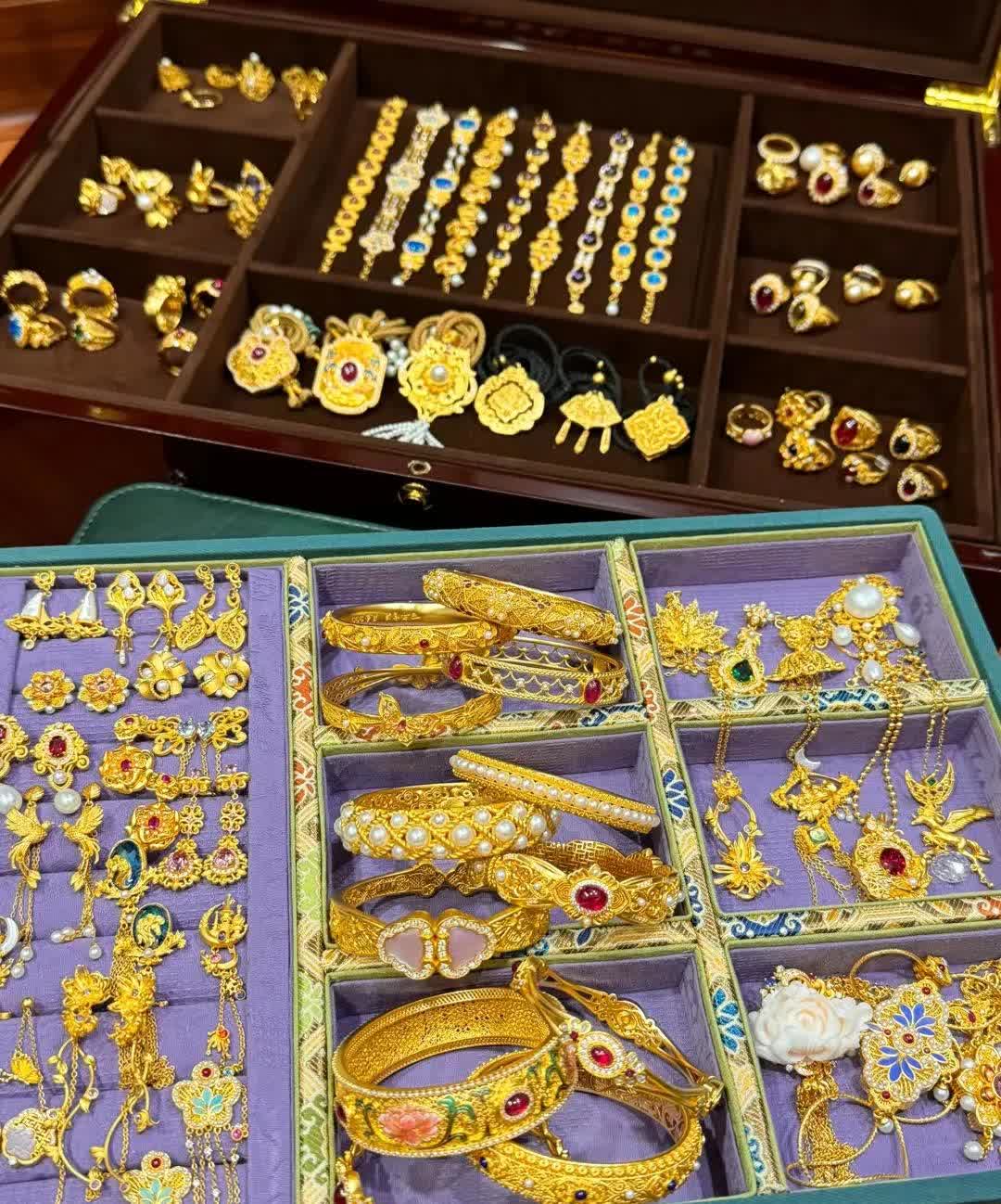 深夜，金价突然下跌！网友慌了：我刚买！27岁女生攒了77万元黄金，23天增值11万元！还会继续涨吗？