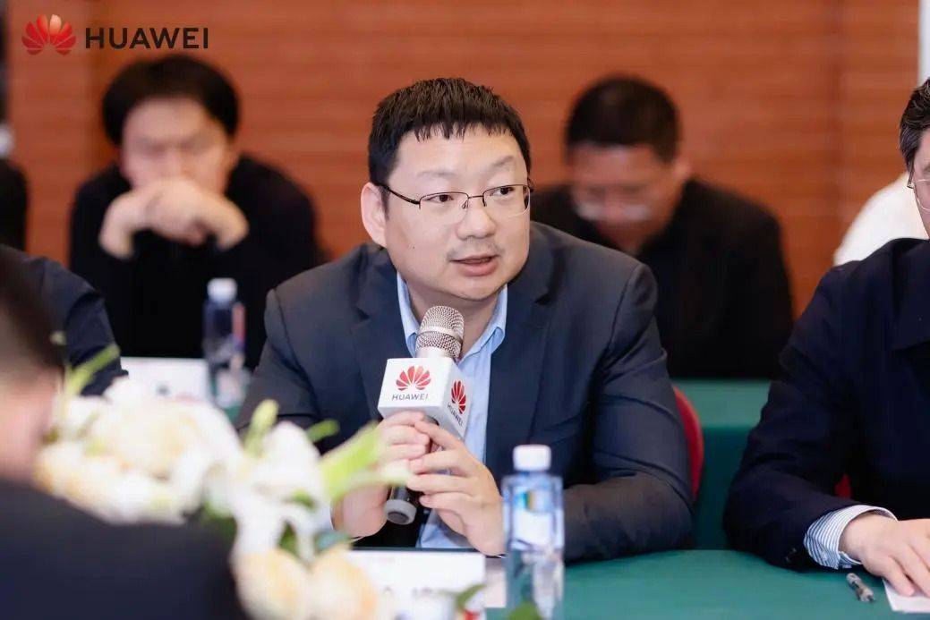 徐直军当值华为轮值董事长，为期半年