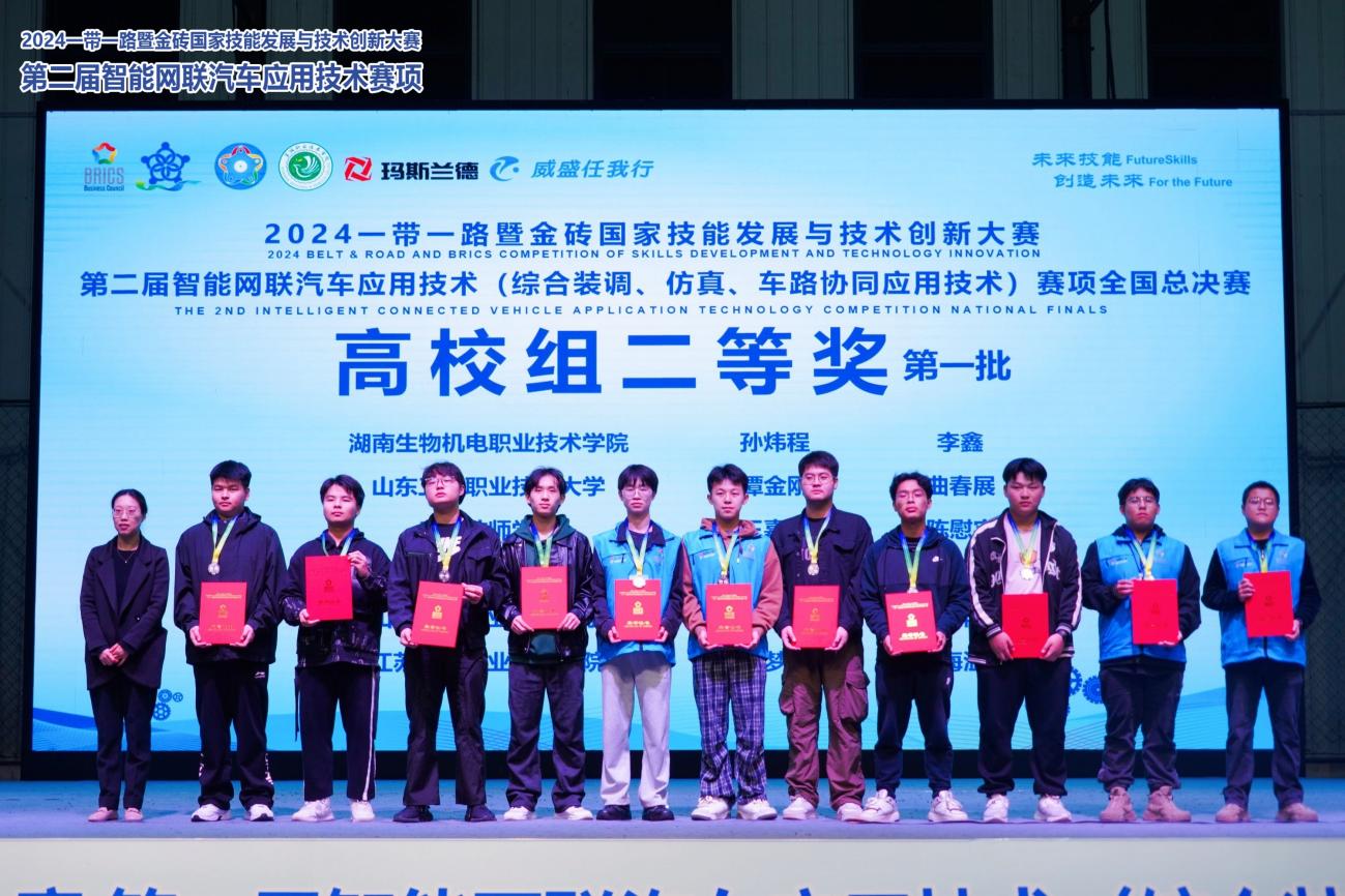 2025 年“一带一路”背景下国内外数字基建产业发展分析与投资战略_拥有“如意行”驾乘险，出行更顺畅！,人保护你周全