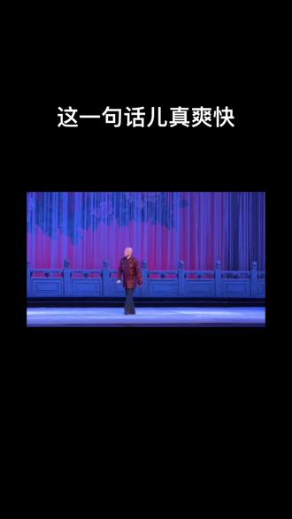 180元起，年轻人为何拖着行李去看戏？