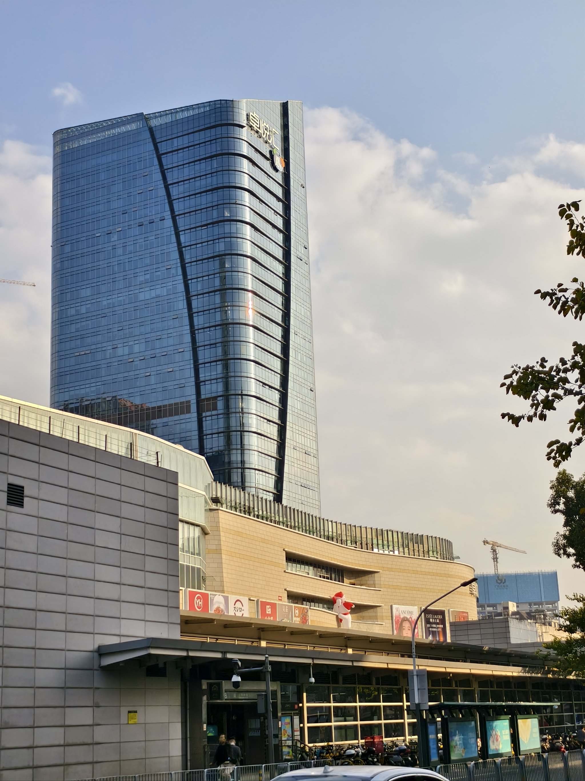 “五一”消费实探｜深圳多个商圈“上新”，大型Mall扎堆开业，首店、特色店精彩纷呈……