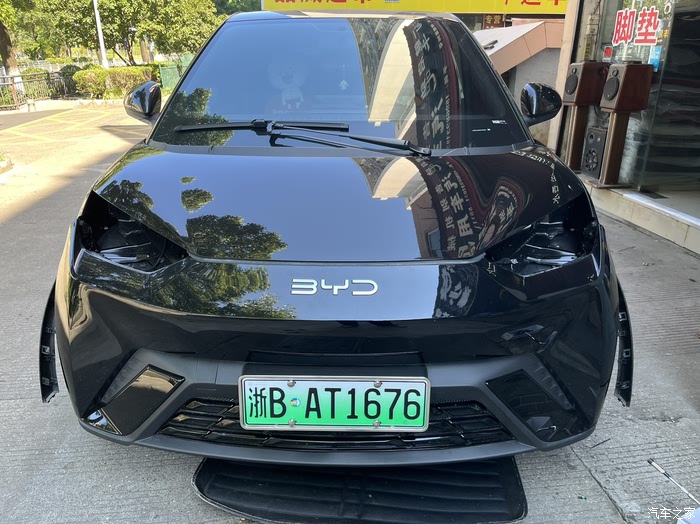 比亚迪获得实用新型专利授权：“LED单元、LED阵列、车灯和车辆”