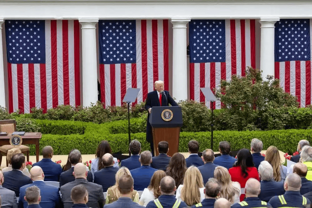 突发！特朗普宣布：暂缓实施制裁！