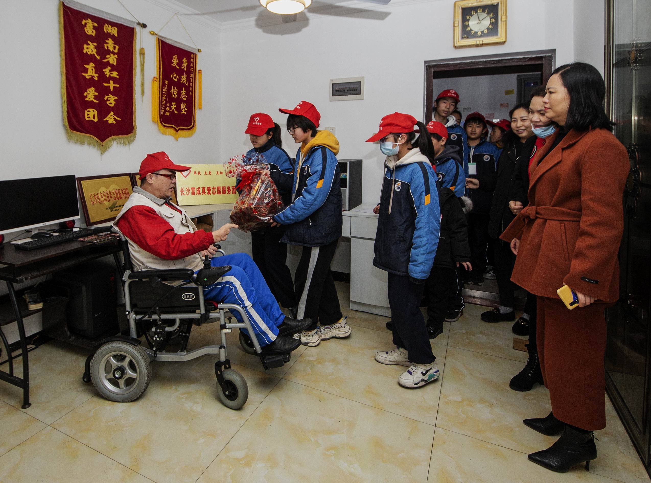 德石股份董事王继平减持10万股，减持金额196.8万元
