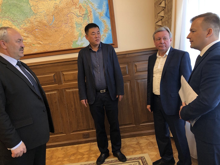 华资实业：董事长李延永辞职