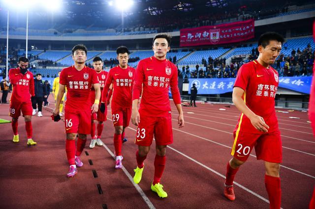 亚泰集团：拟公开挂牌转让持有的吉林银行3亿股股份