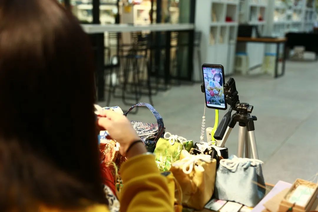 郭瑜:激活就业与发展潜力 短视频直播的新经济实践与价值