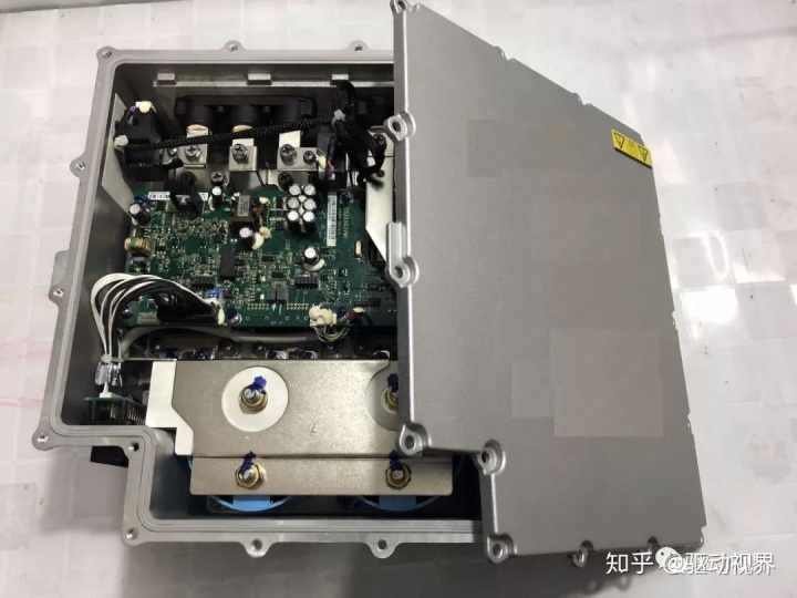 卧龙电驱获得实用新型专利授权:“驱动器以及电机控制系统”