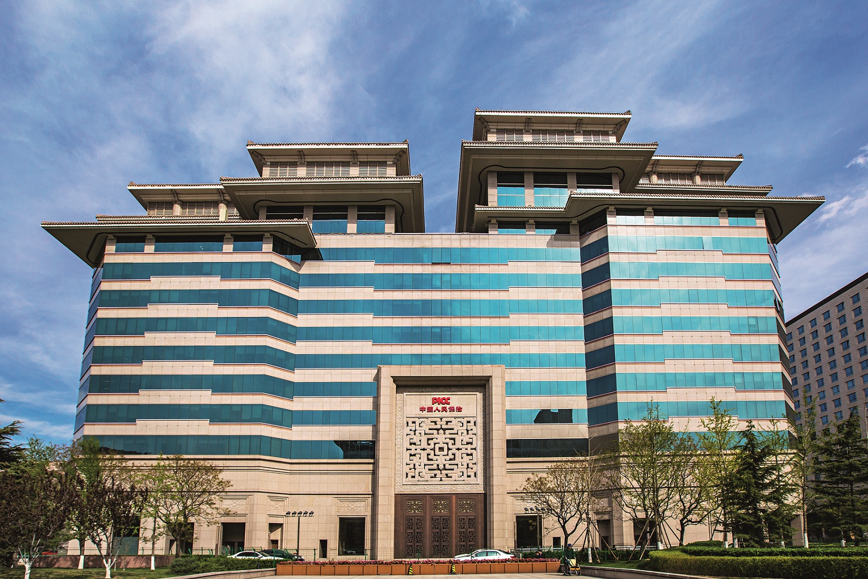 人保服务,拥有“如意行”驾乘险，出行更顺畅！_2025年中国数字化转型行业发展环境及企业转型进程的分化与挑战分析