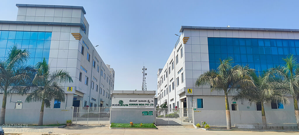 开润股份:8月11日高管范劲松、高晓敏、钟治国减持股份合计29.94万股