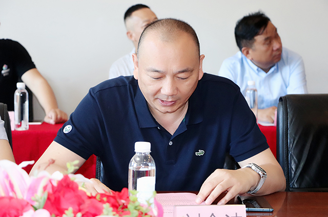 双飞集团董事单亚元减持2.24万股,减持金额54.3万元