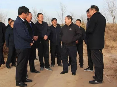 不亮身份，自掏腰包，区委书记、区长下班后体验汉服，了解市场