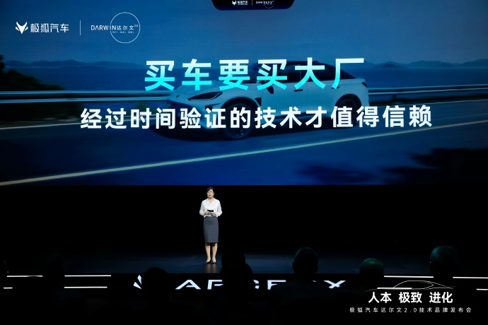 海内外逾万名跑者竞速乌鲁木齐