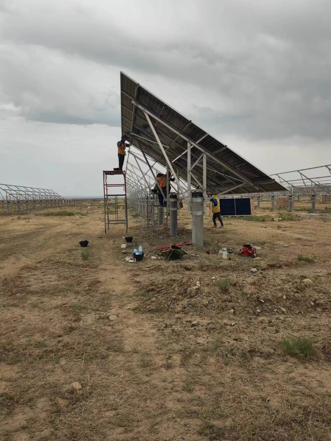 中节能太阳能达拉特旗50万千瓦防沙治沙光伏一体化项目成功并网发电