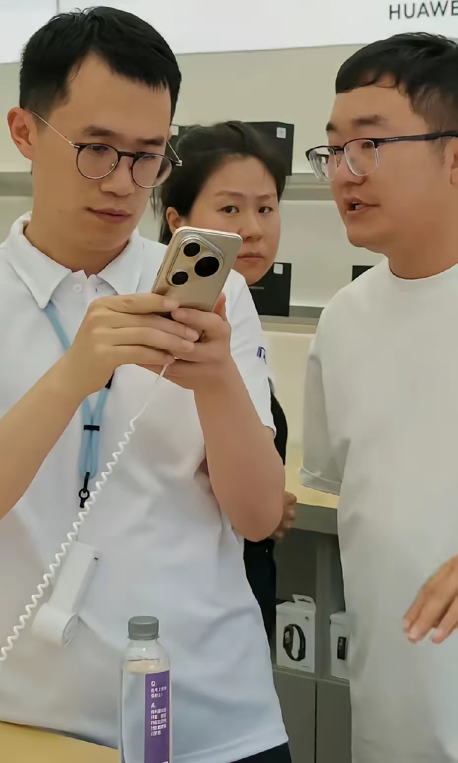 小米中国区市场部总经理王腾因泄露公司机密被辞退