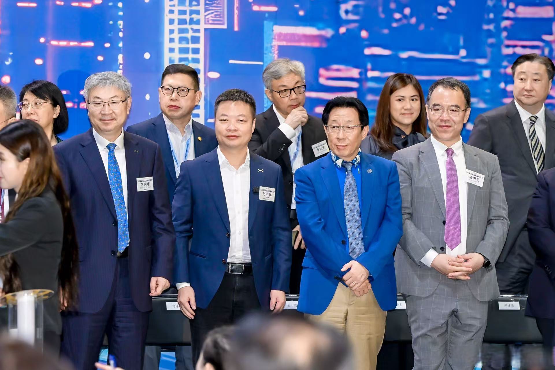 香港特首17日发表2025年施政报告；54家粤企上榜2025中国企业500强丨大湾区财经早参