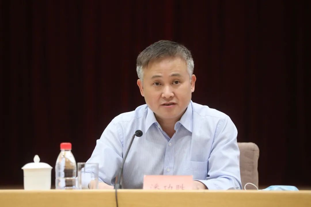 特朗普签令,对这类签证加收10万美元;字节跳动凌晨公告;这场发布会,潘功胜、李云泽、吴清等将出席;深圳核心区放开限购?官方辟谣丨每经早参