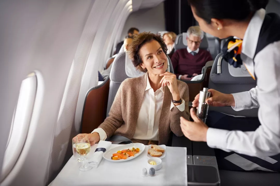 停工亏损,评估价逾4400万元标的1600万元卖 凯撒旅业拟收购汉莎集团旗下航食企业