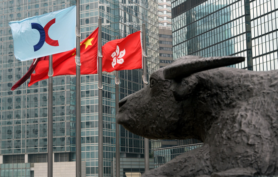 香港国际机场设“容易飞e-道” 合资格香港居民可“扫脸”入境