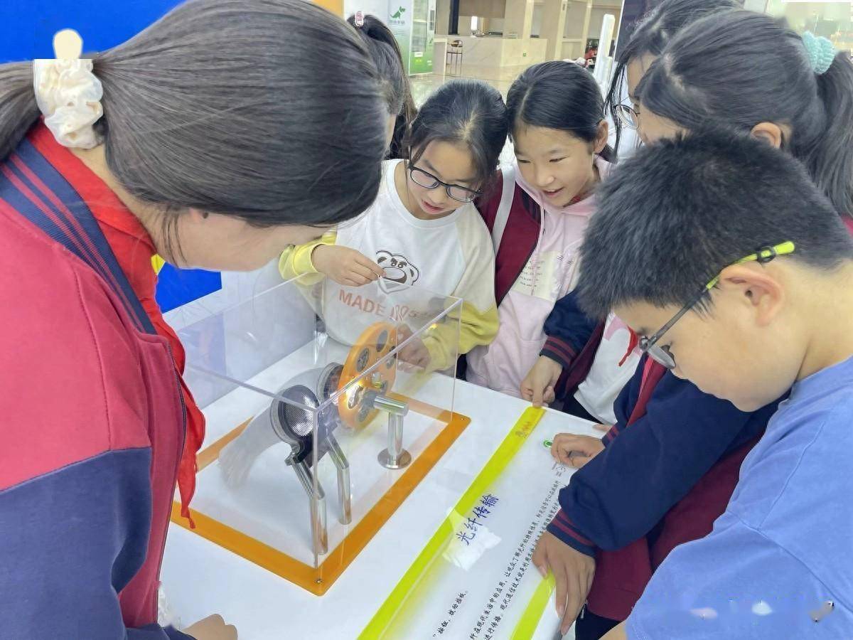 校馆弦歌丨感受科技魅力 激发科学梦想——高校科技展馆激励青年学子传承科学精神
