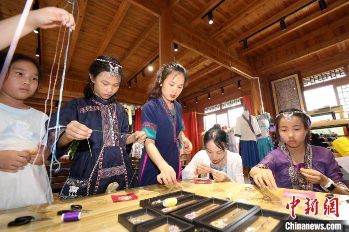 广西三江：金秋稻香飘侗寨