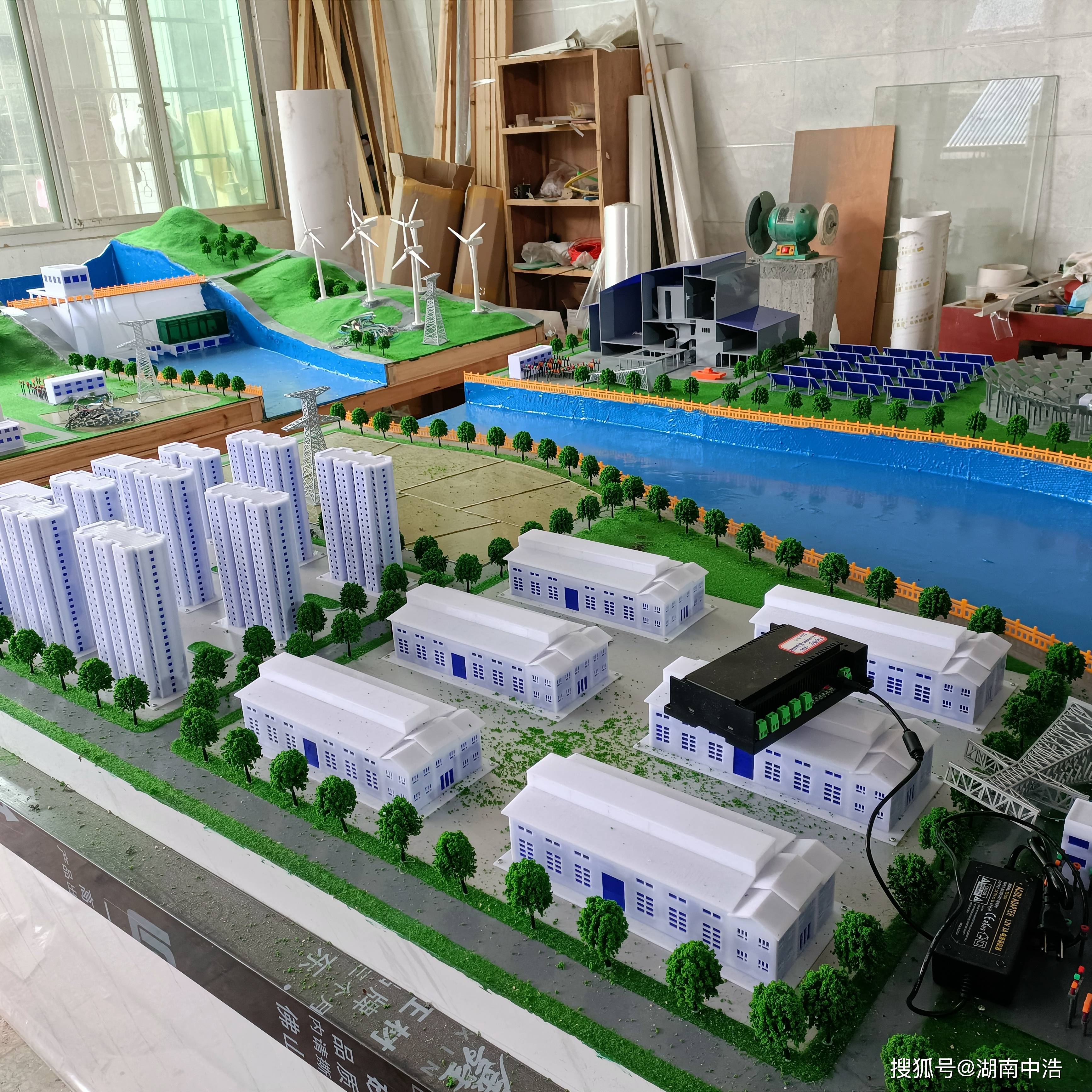 光热发电概念下跌2.39%，5股主力资金净流出超5000万元