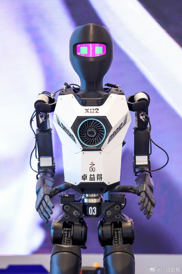 全球首款全尺寸仿生教育机器人在合肥“开课”