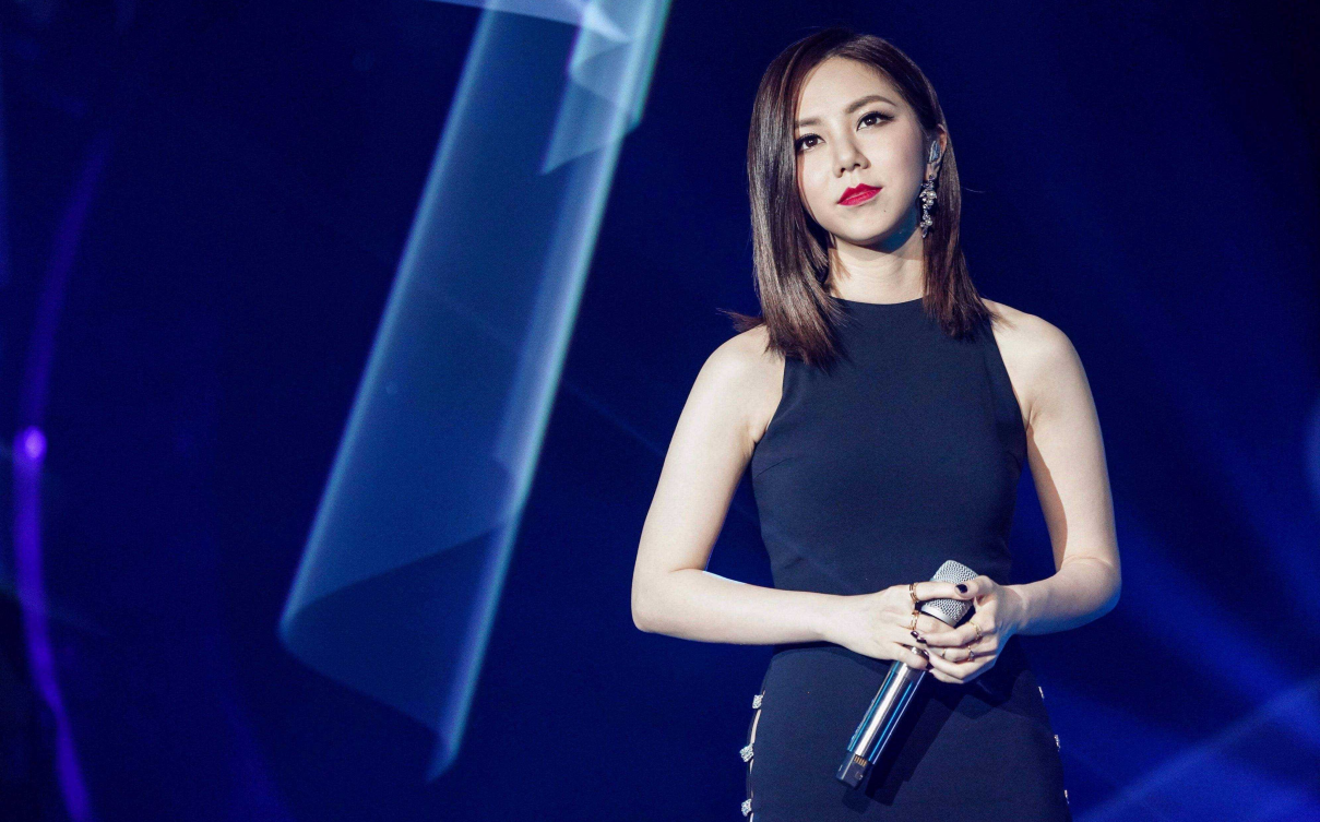 著名音乐人屠颖突发意外去世,齐豫紧急中止演唱会!作品《情书》《味道》《过火》等,网友:都是名曲