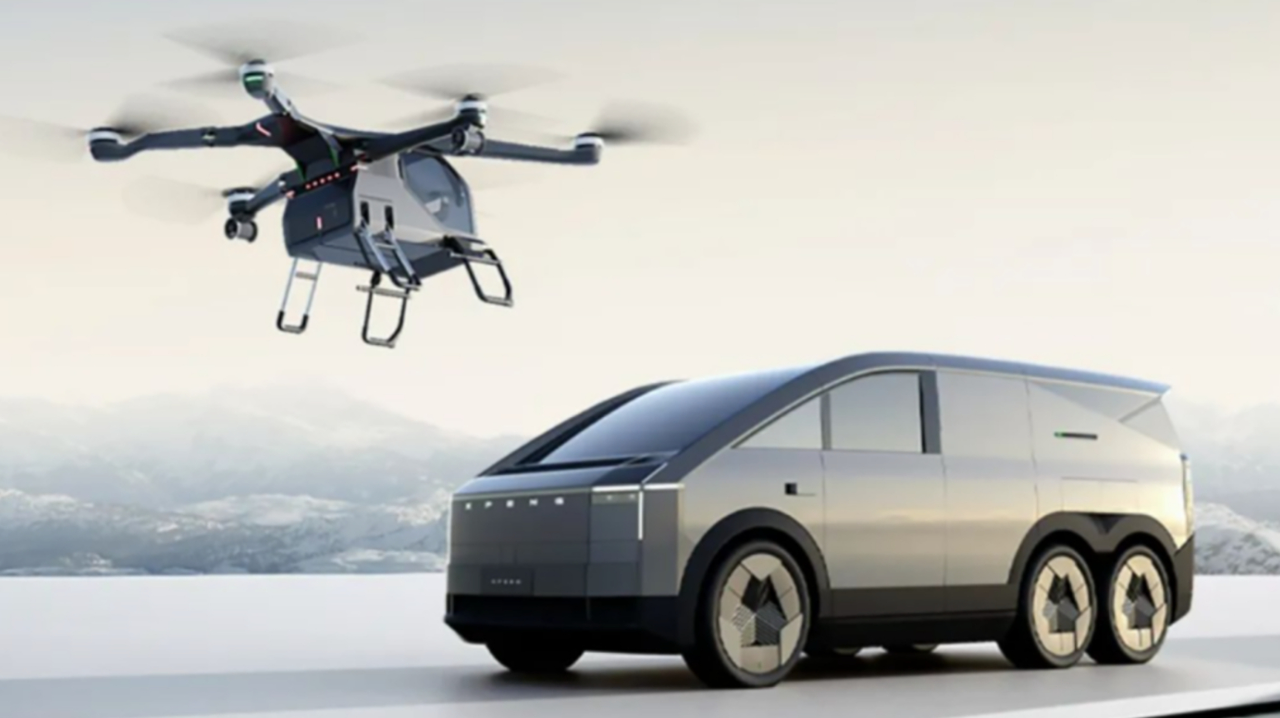 全球首个飞行汽车量产工厂试产 首台“陆地航母”飞行器下线