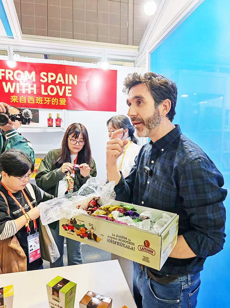 （第八届进博会）进博会国际展商“爱上”跨境直播