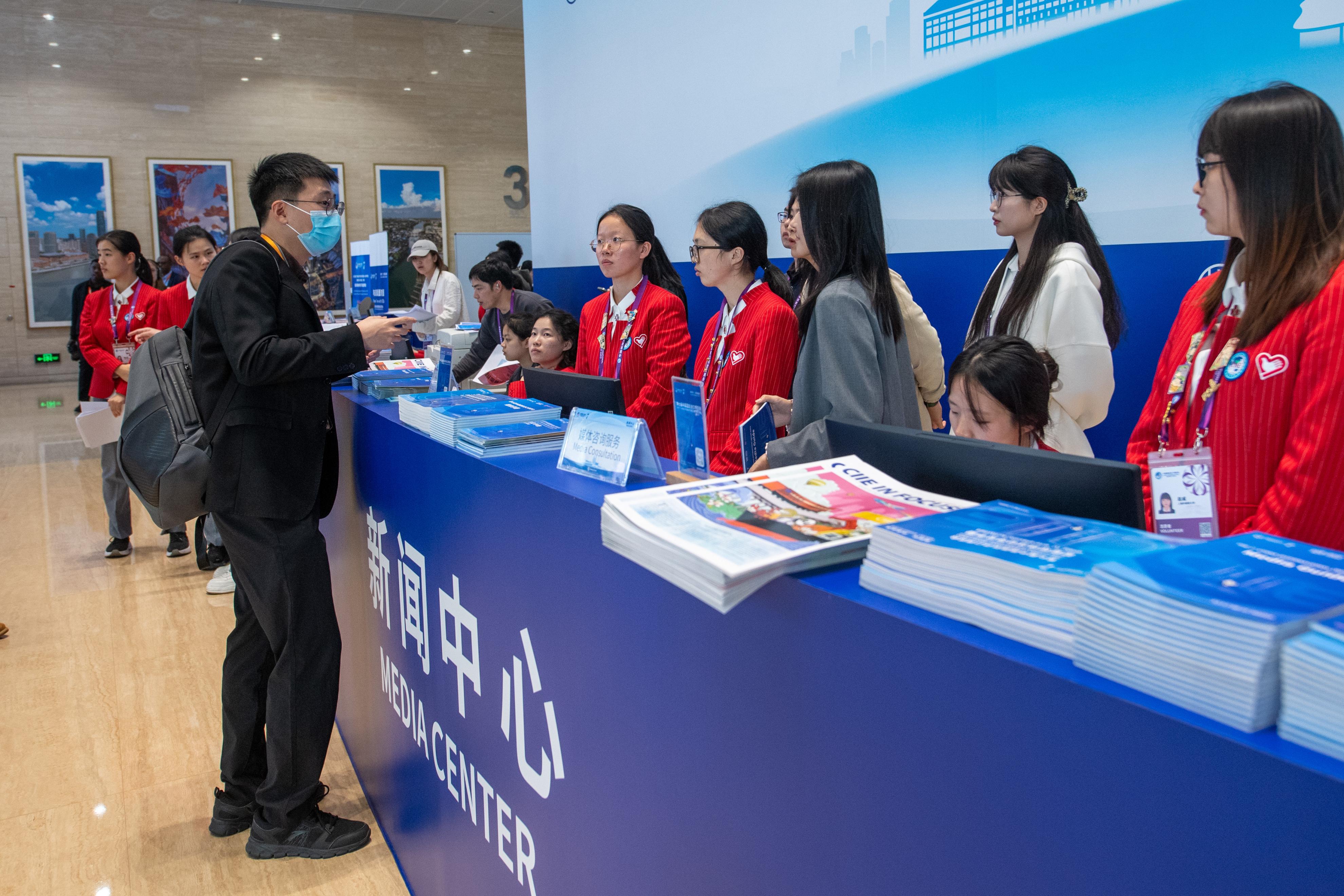 (第八届进博会)非洲展商话进博:在“灯”光下拥抱新机遇