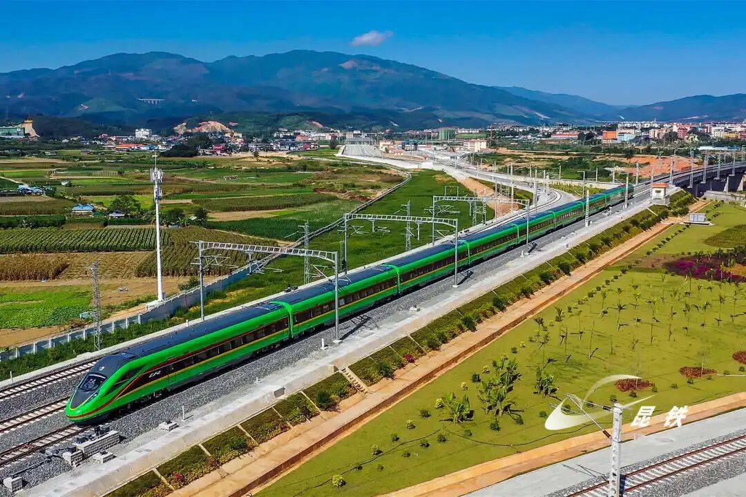 前10月全国铁路发送旅客39.5亿人次，同比增长6.4%