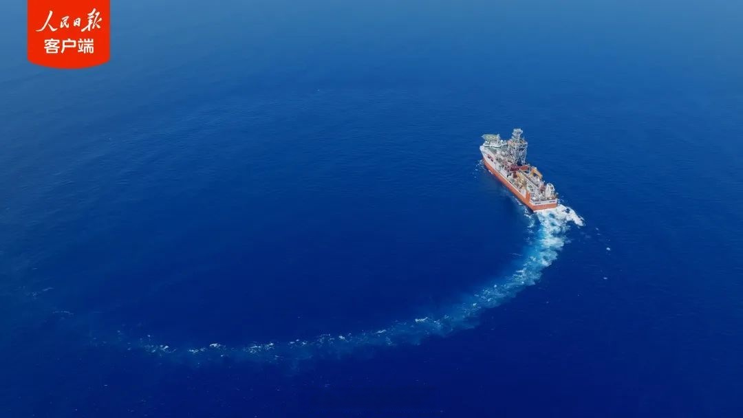 全球首创！漂浮式动力定位养殖平台“湛江湾1号”正式交付