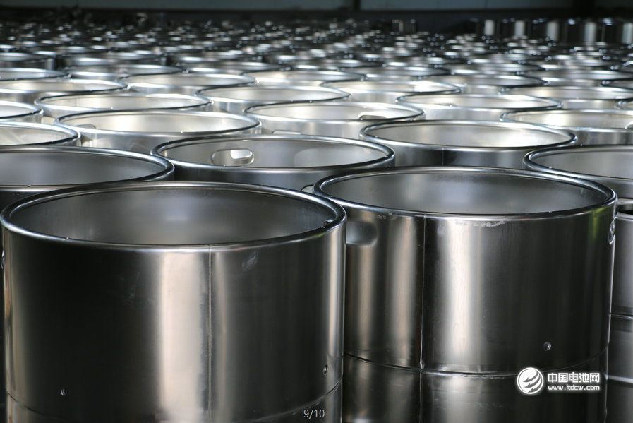 ST新亚:公司电解液所用六氟磷酸锂自产及外采均有涉及