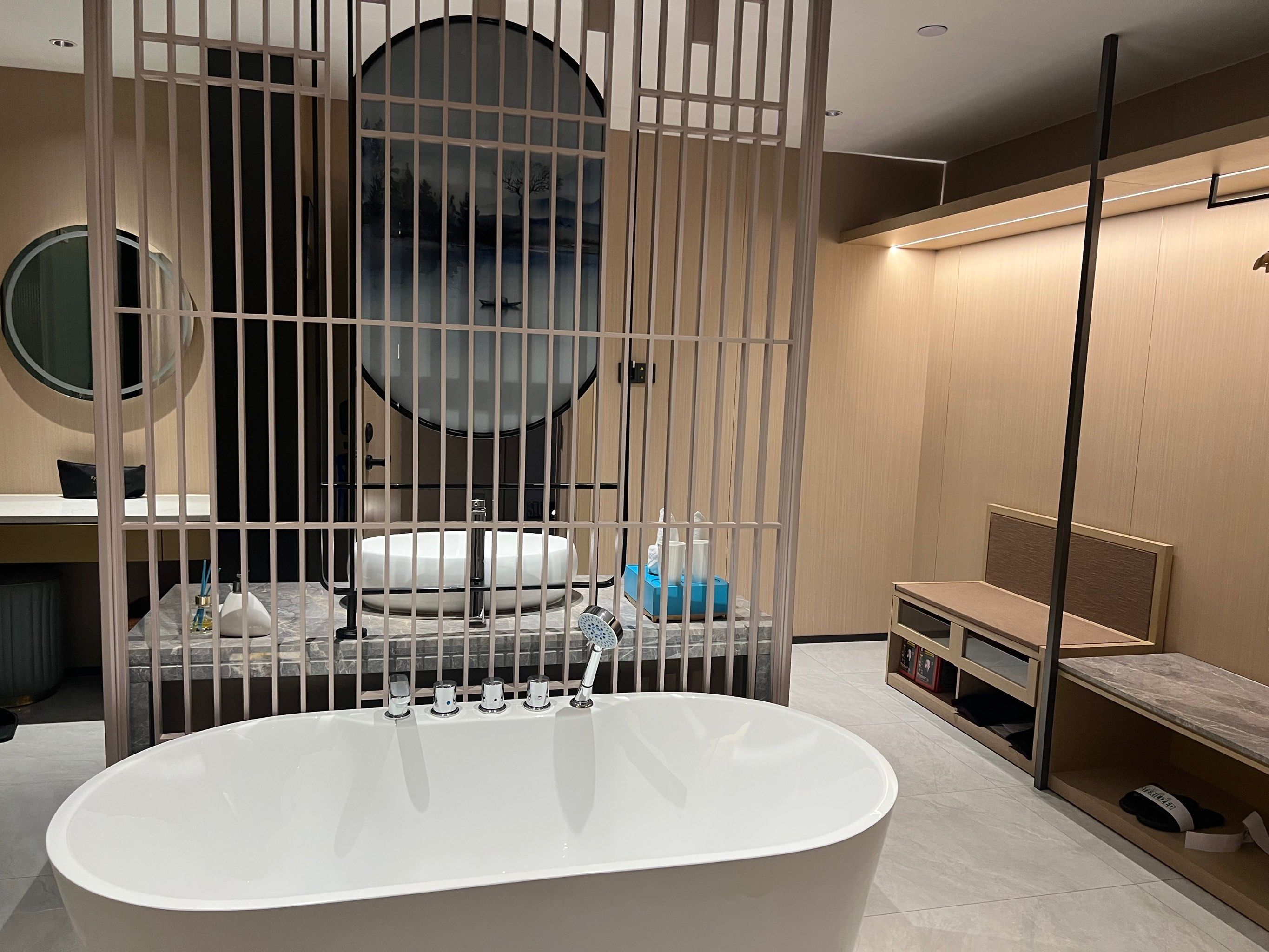 保险有温度,人保财险政银保 _2025-2030智能浴缸行业投资分析：高端家居入口的争夺战