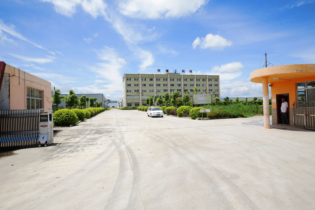 中晶科技董事郭兵健减持5.01万股，减持金额151.5万元