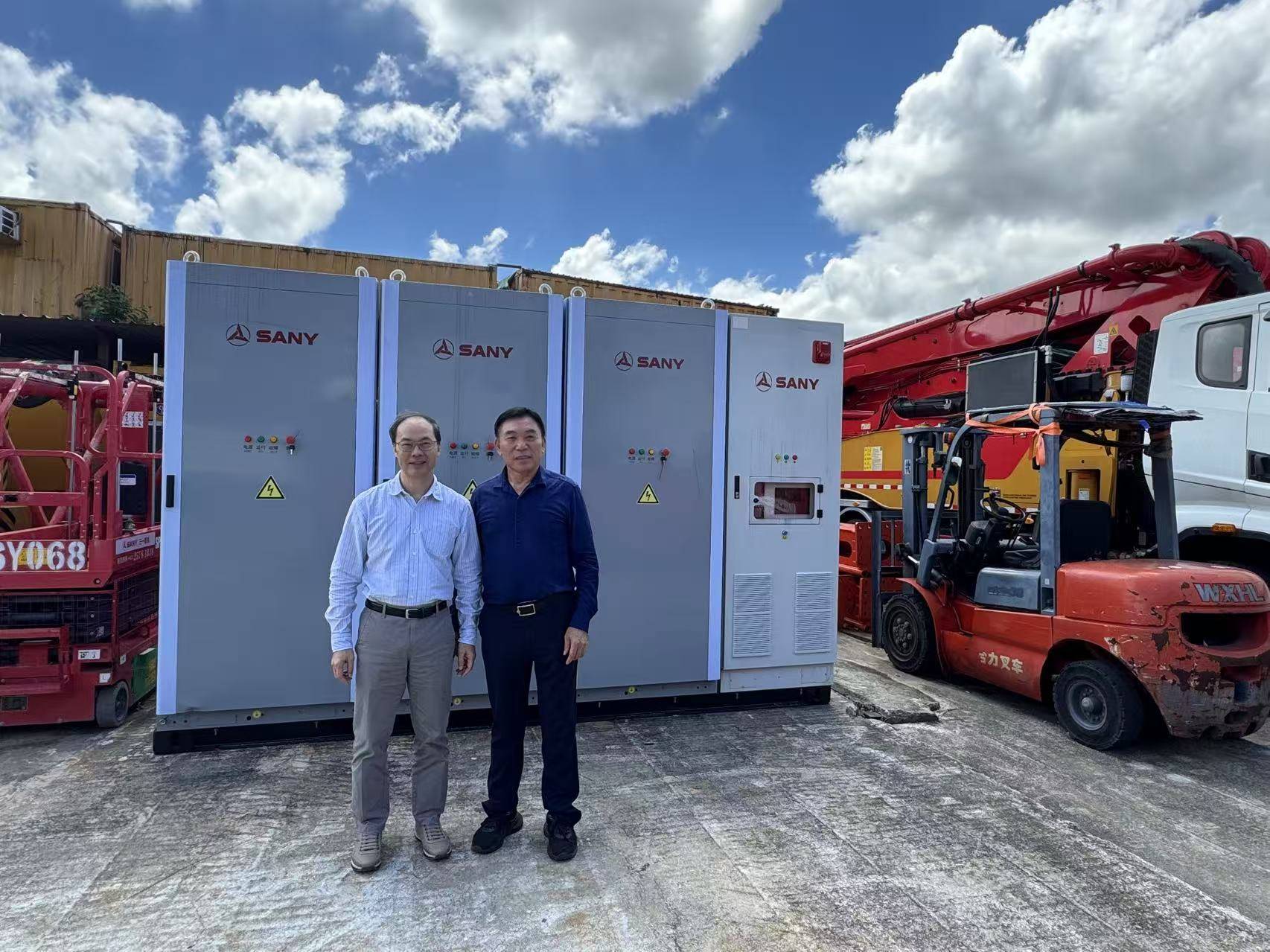 中央港澳办协调中央有关部门继续为香港救灾工作提供物资支援