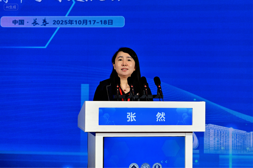 《自然》公布2025年度十大科学人物 梁文锋、杜梦然上榜