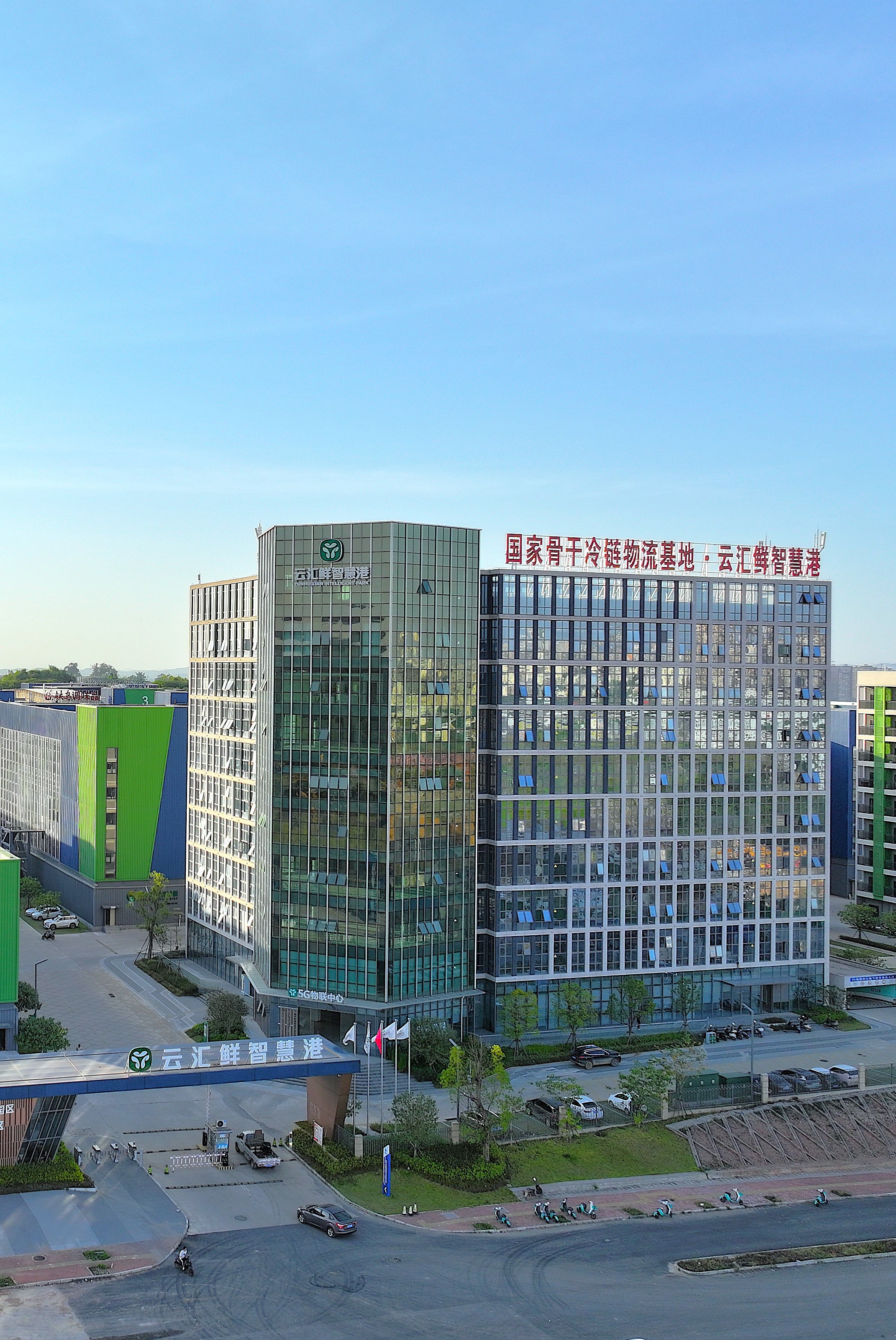 人保服务,人保财险 _2026-2030年中国工业机器人行业：拥抱万亿级智能制造浪潮，布局“机器人+”生态核心环节