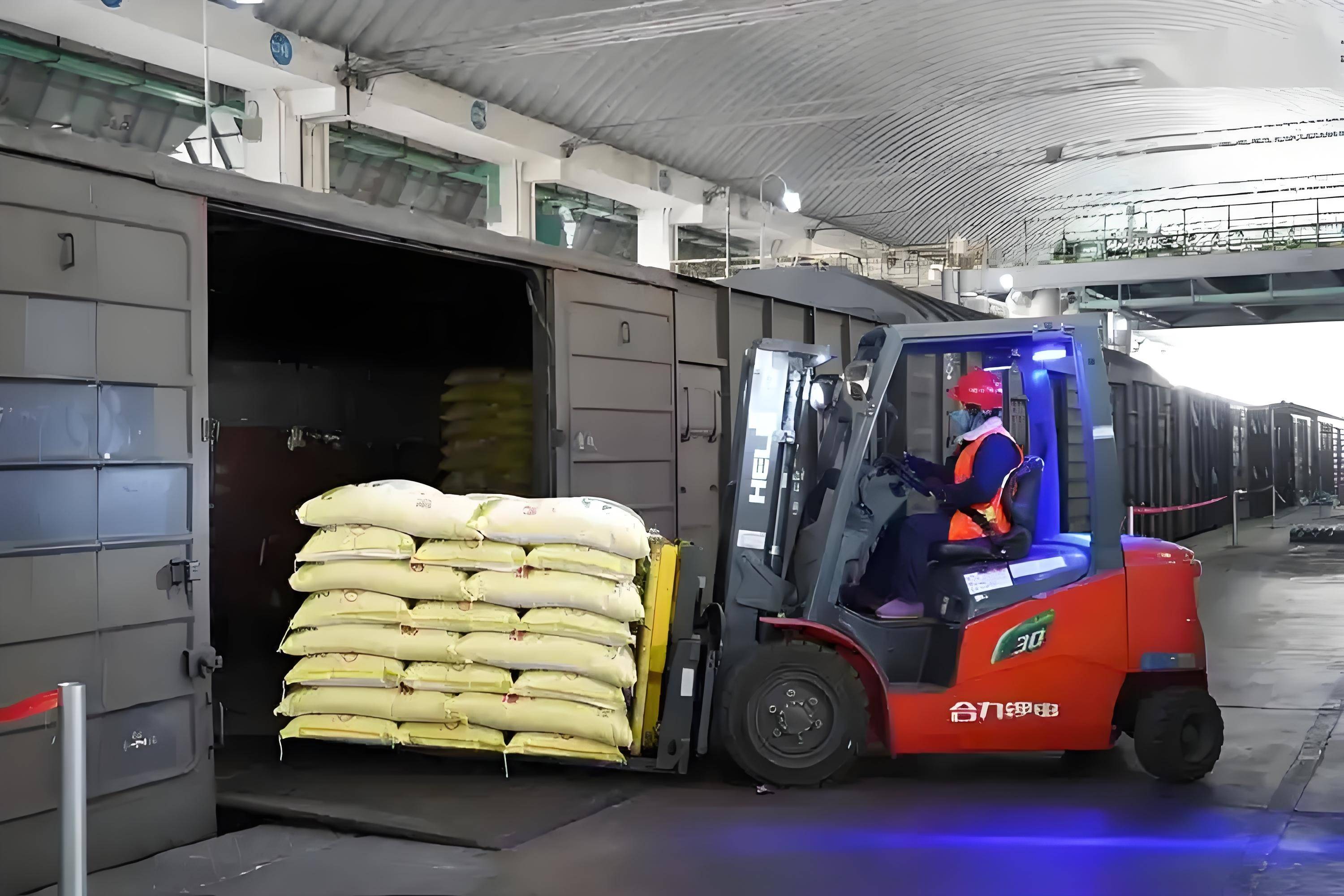 一季度，国家铁路累计发送货物9.7亿吨，同比增长3.1%