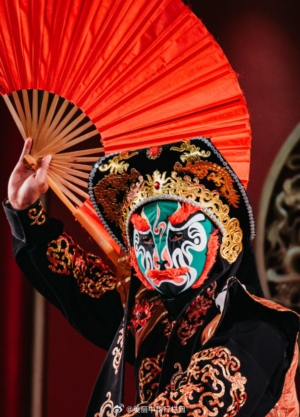 “90后”川剧演员的“杀马特”变脸：让非遗潮起来