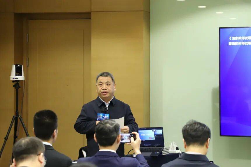 赭石遗存系统研究揭示:中国西南1.4万年前古人灵活开发利用资源