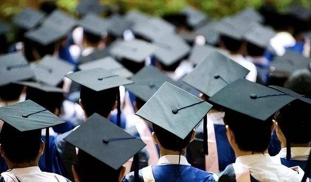 麻省理工物理学家，在富人区家中遭枪击身亡！他年仅47岁，领导250余人团队，致力于攻克“人造太阳”